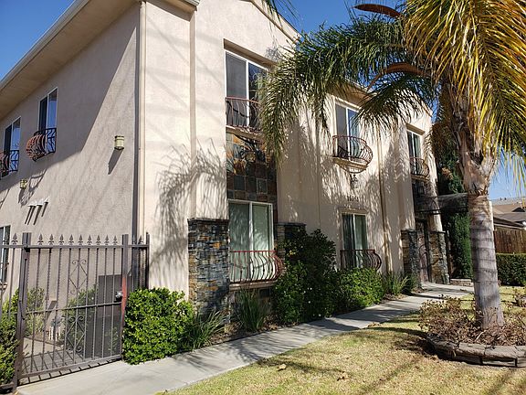 2nd image of 15965 Victory Blvd APT 3