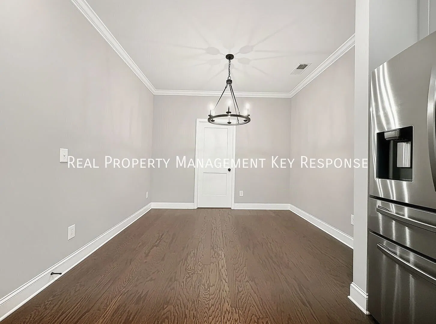 Beautiful 3-Bedroom Townhome with Modern Kitchen, Garage, Community Pool & Walking Trails in Gall... — Photo 4