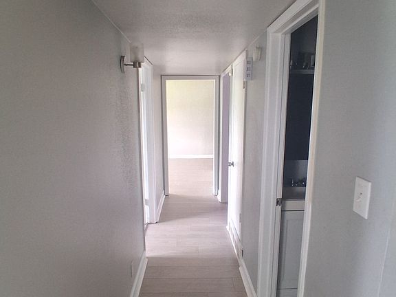 5th image of 3221 Ridgeview Cir