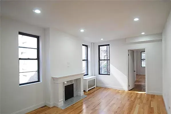 Rented by Buchbinder & Warren | media 12