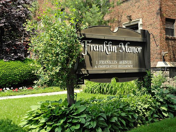 4th image of 1 Franklin Ave APT 4D