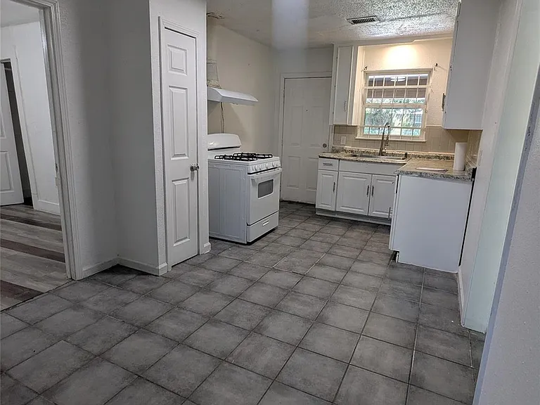 9129 Oak Knoll Ln — Photo 5