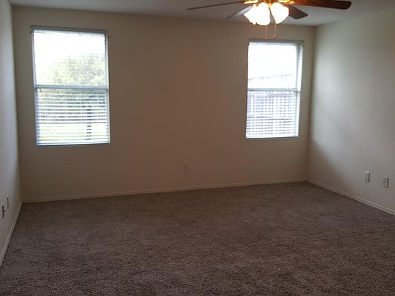 4th image of 2934 Jamestown Dr