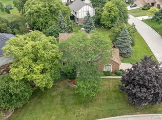 264 Stonetree Cir, Rochester Hills, MI 48309