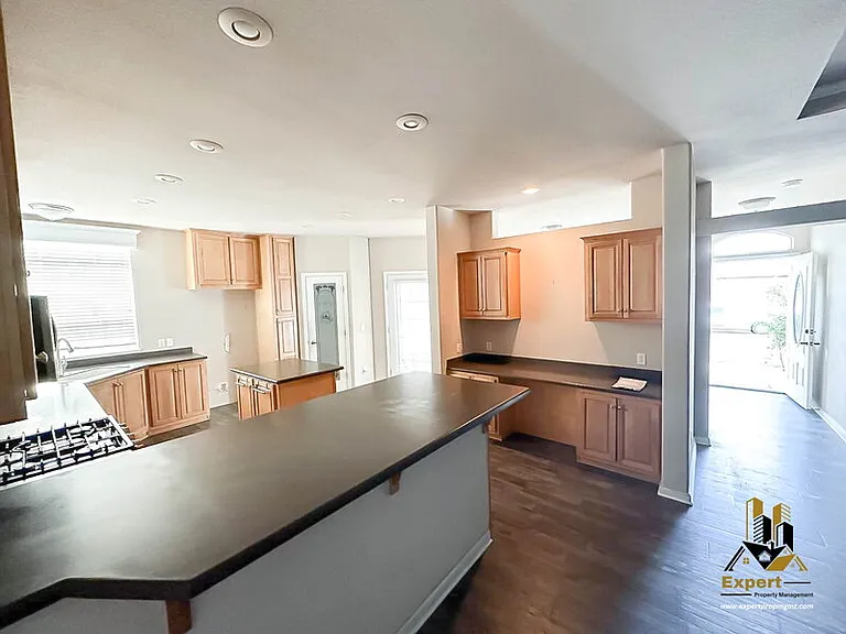 318 Hickory St — Photo 7