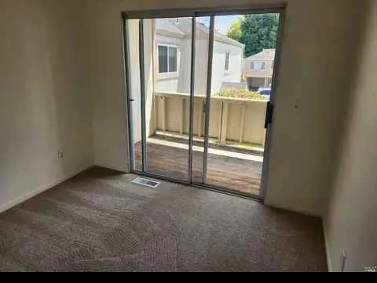 Enterprise Dr — Photo 16