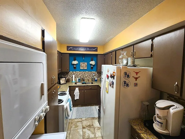 100 Royal Way Dr #3C — Photo 3