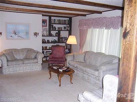 3rd image of 1531 N Cherry Dr