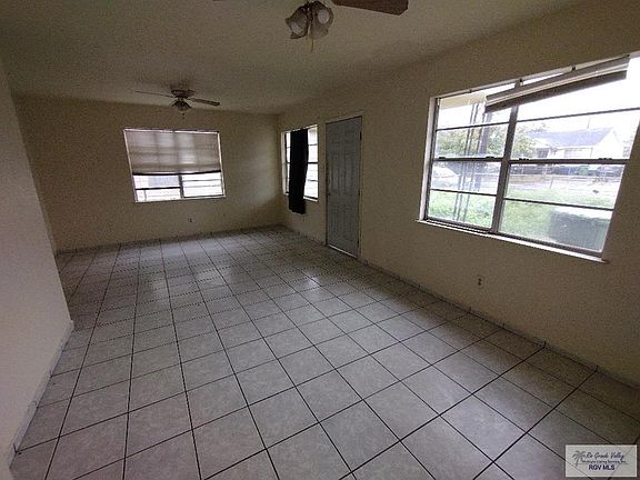 3rd image of 934 E Polk St