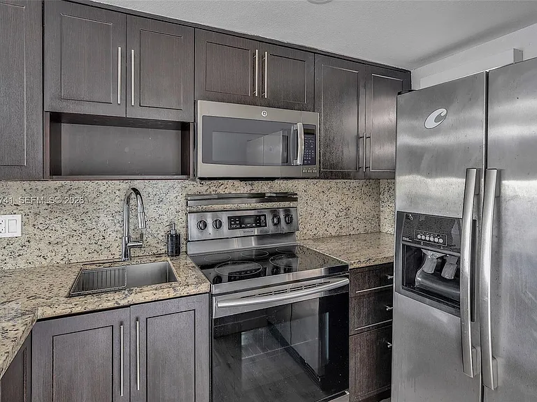 1901 NW South River Dr #28C — Photo 4