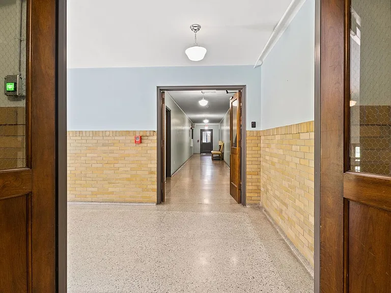 Central State Mansion — Photo 36