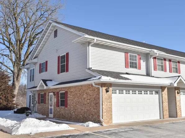 326 Kettle Moraine DRIVE NORTH North #1, Slinger, WI 53086