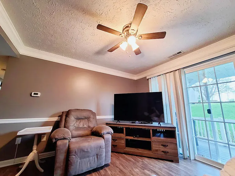 404 Bainbridge Ct #E2 — Photo 14