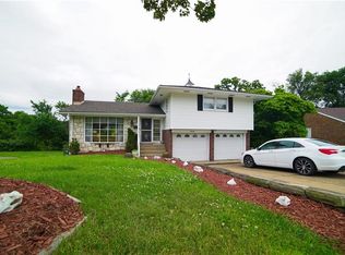 19 Greenbriar Dr, Pittsburgh, PA 15220