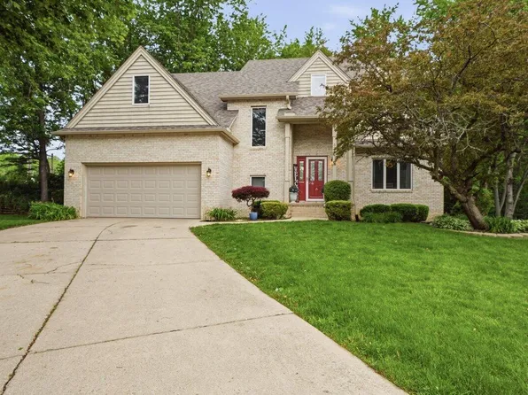 5204 Woodmere Ct, Valparaiso, IN 46383