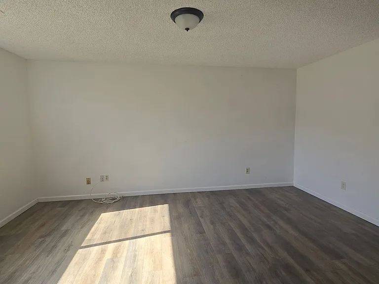2146 Neill Way — Photo 18