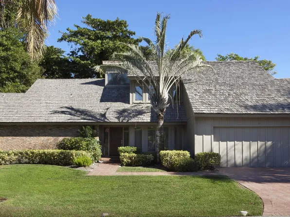 10 Driftwood Lndg, Gulf Stream, FL 33483