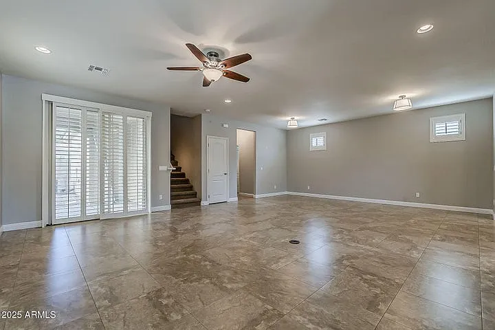3 bed, 2.5 bath, 1989 sqft, $2,500 — Photo 4