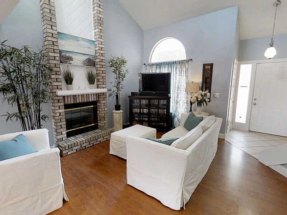 3rd image of 3948 Balsam Dr