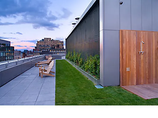 Sold by R New York | media 16