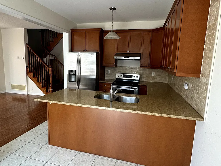 30 Arkwright Dr — Photo 2