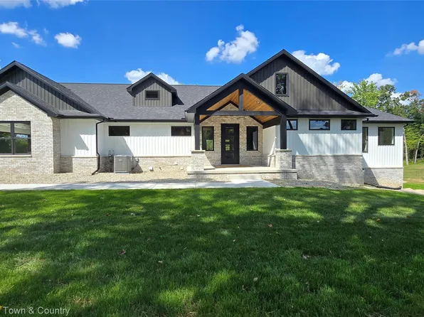 4789 Lakeshire, Howell, MI 48843