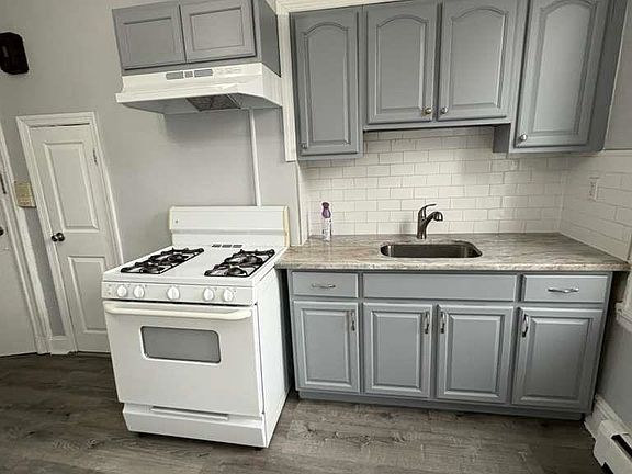 3rd image of 146 Grace St APT 2R