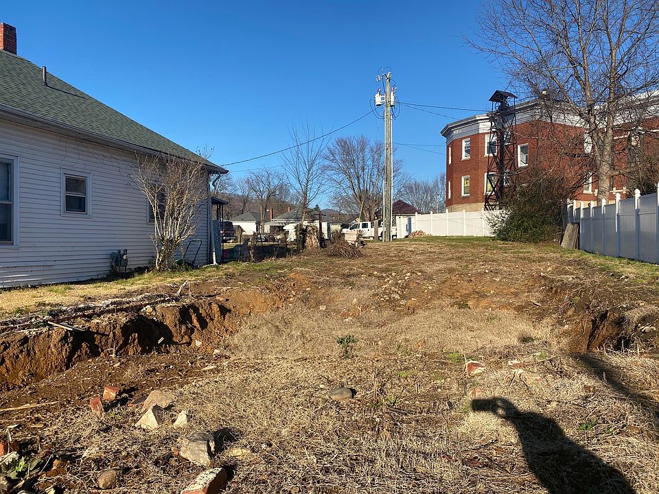 2nd image of 233 Gay St