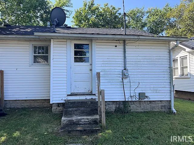 3 bed, 1.0 bath, 812 sqft, $950 — Photo 2