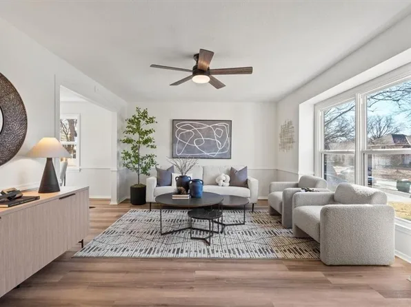 8512 W 98th St, Overland Park, KS 66212