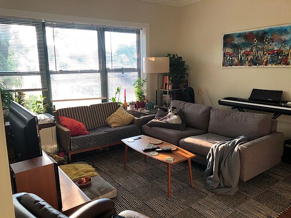 2nd image of 7359 N Greenview Ave APT 2N