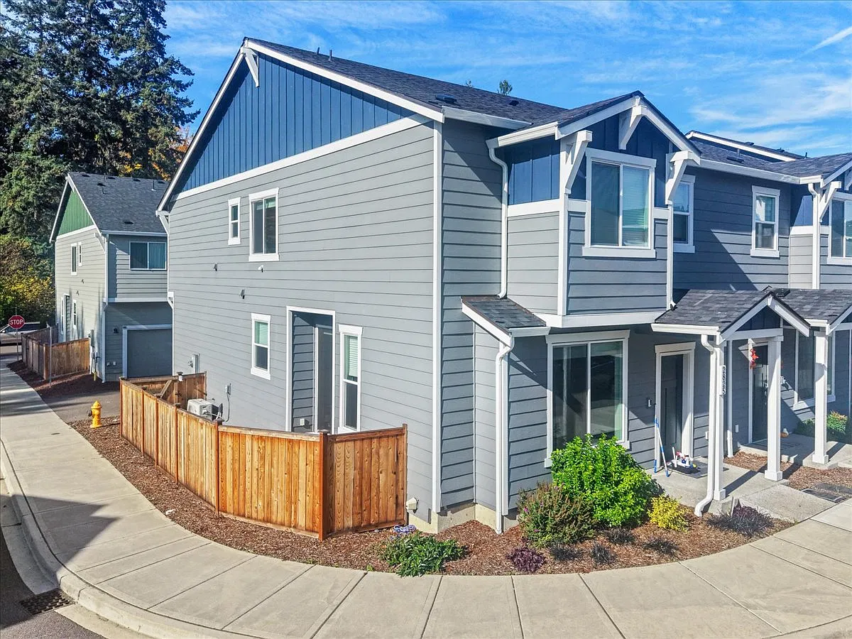 3 bed, 1732 sqft, $3,400 — Photo 3