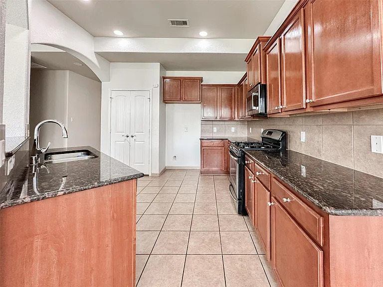20319 Little Wing Dr — Photo 24