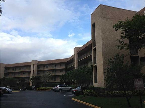 2nd image of 10101 Sunrise Lakes Blvd APT 310