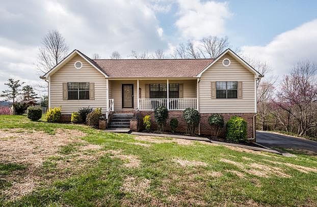 1st image of 220 Oakwood Estates Dr