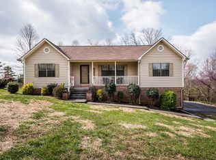 220 Oakwood Estates Dr, Lenoir City, TN 37772