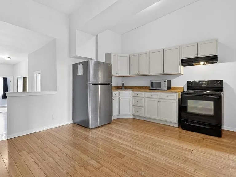 1918 W Diamond St #3 — Photo 1