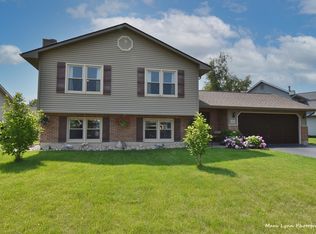 1572 John St, Sycamore, IL 60178