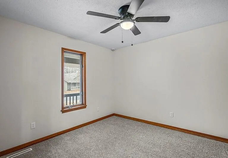 2145 S Todd Ave — Photo 17
