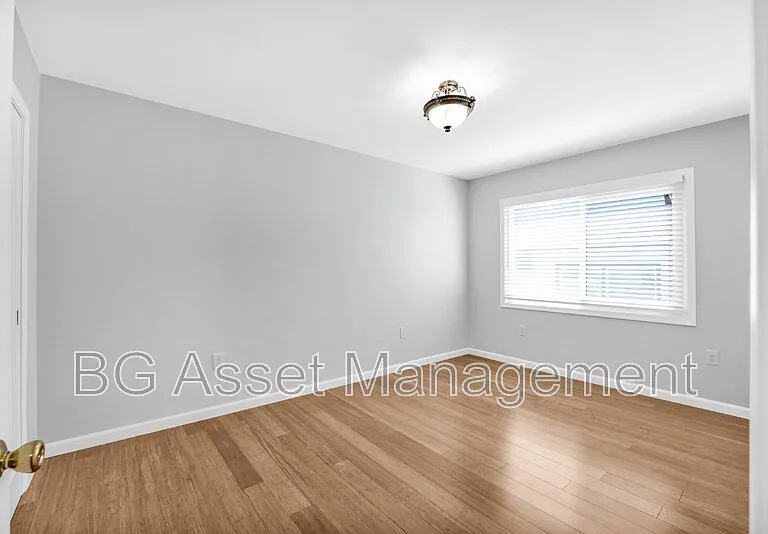 1919 Curtis St #10 — Photo 14