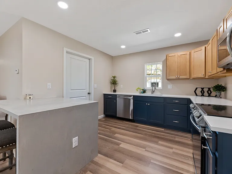 821 N Clara St — Photo 12