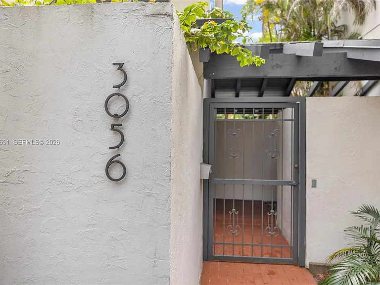 3056 Shipping Ave #2 — Photo 9