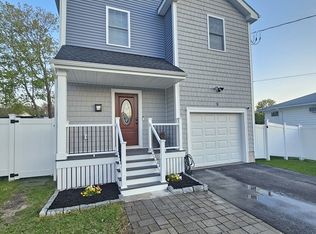 9 Hall St, Webster, MA 01570