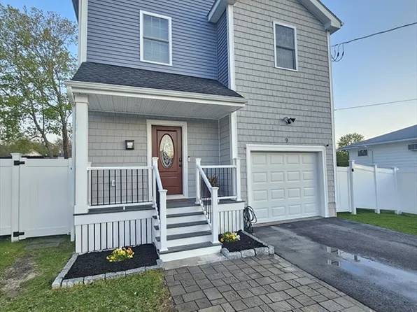 9 Hall St, Webster, MA 01570