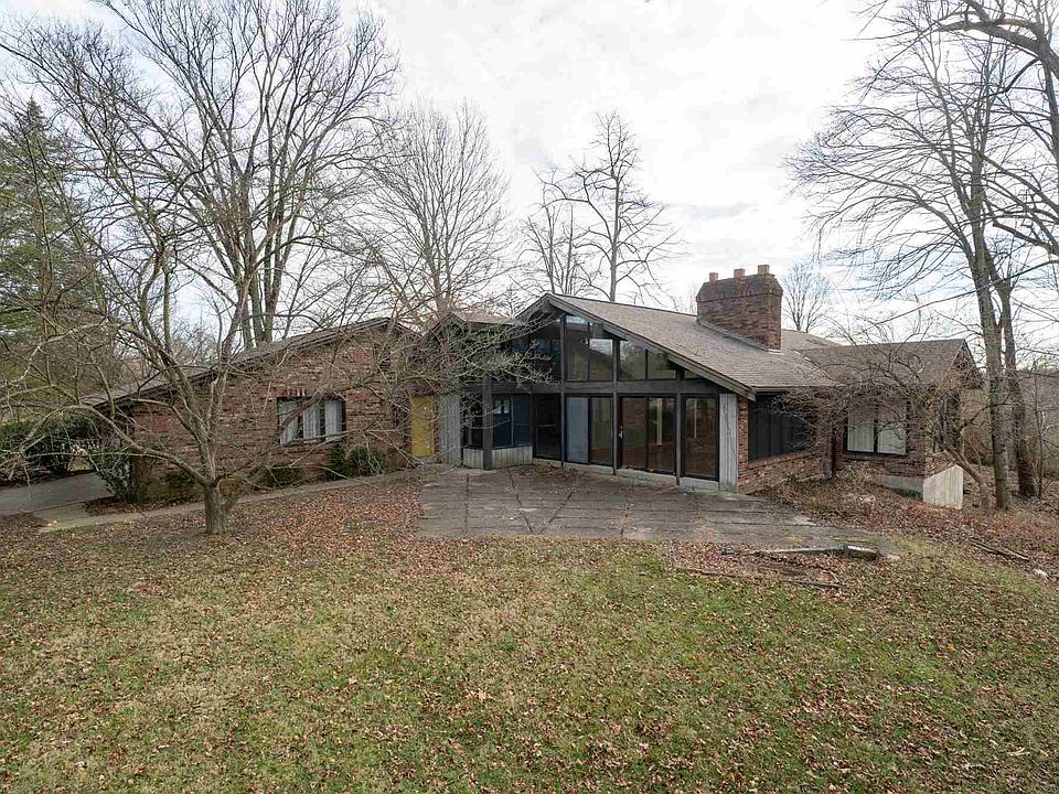 1st image of 833 Rosewood Dr