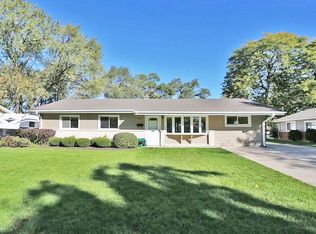 560 Maywood Ln, Hoffman Estates, IL 60169