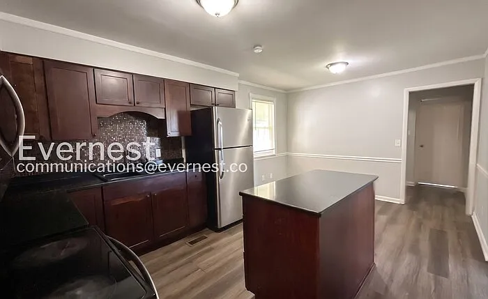 404 Dabney Dr — Photo 6
