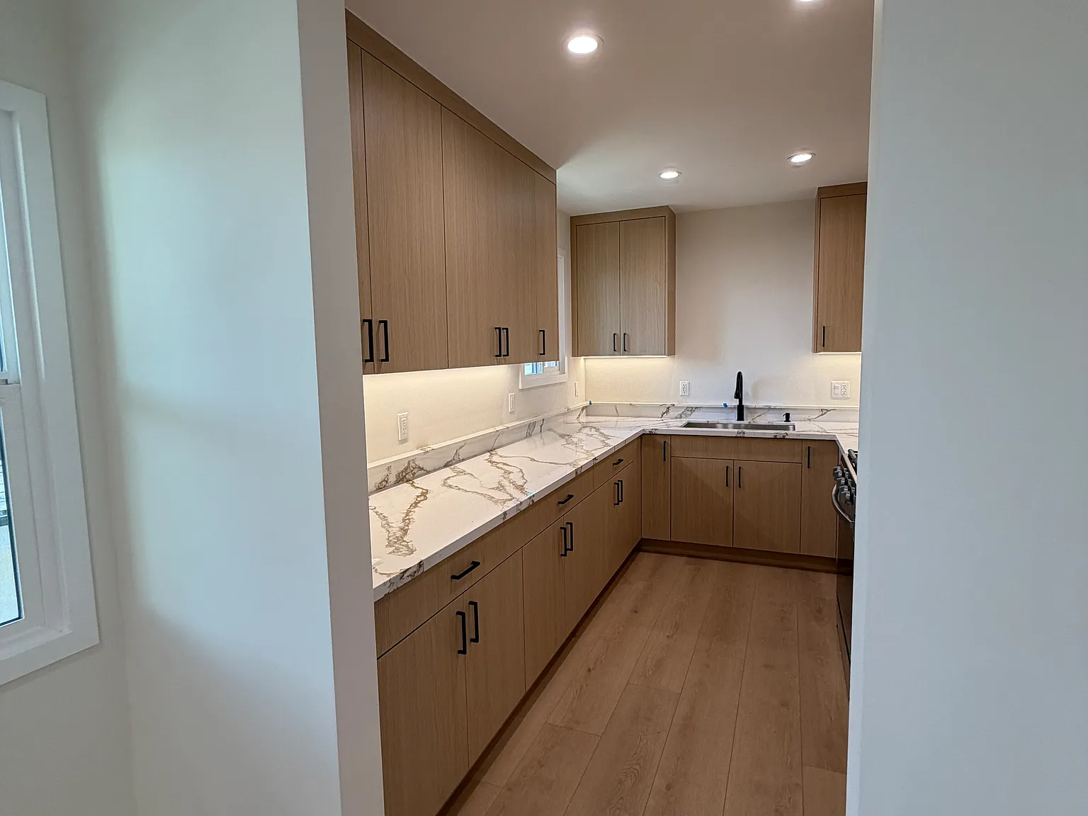 2 bed, 840 sqft, $3,250 — Photo 4