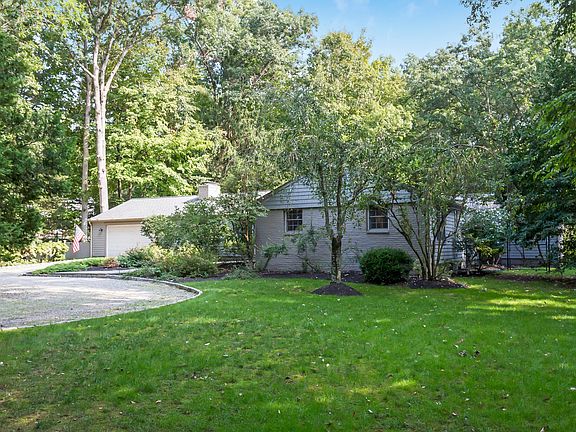 196 Newtown Turnpike