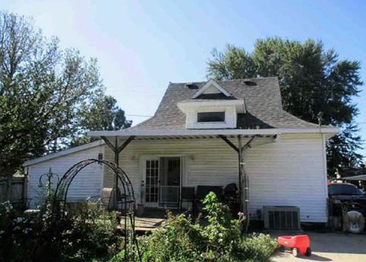 2nd image of 2218 Lyon St